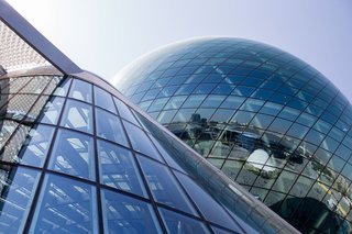 2030年に高機能ガラス市場が1,289億米ドルに達し、CAGRは7.6%