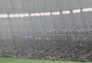 東京ドームでは送風機を使ってホームランさせますか？