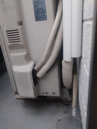 ついにウチにも室外機カバーがやってきた