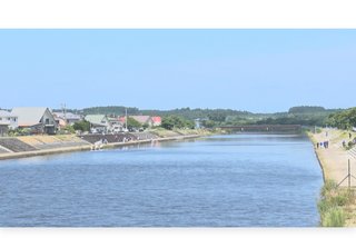 川に落ちたボールを拾うため子どもと共に溺れたか　子ども2人は救助も36歳の母親が死亡