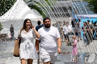 韓国訪問の外国人観光客900万人突破…でも観光収入は横ばい､低価格パッケージ旅行が主流に