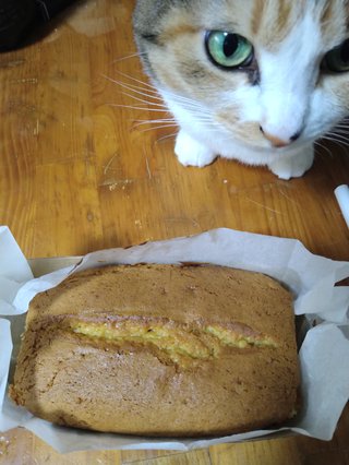 家でお菓子作り。