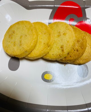 家でお菓子作り。