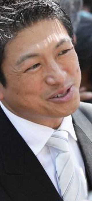 参政党は遠足気分で靖国神社で大はしゃぎ