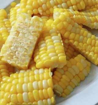 トウモロコシを指で取って食べる人って食べ方間違ってますよね？