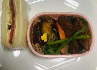 お弁当見せてください