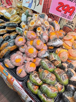 こういう凄いおにぎり売ってるスーパー行ってみたい