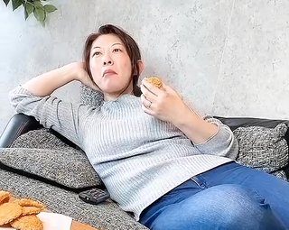 やる気なく眠くてだるくて横になってる人いますか？