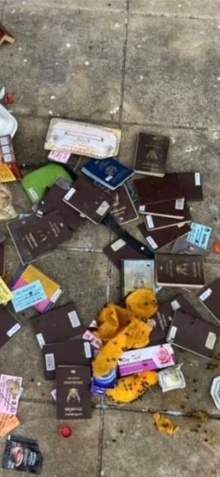 カンボジアのゴミ箱から大量の外国人パスポート…「失踪者のもの？」