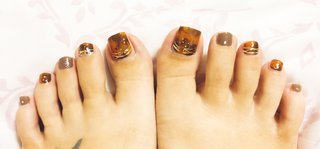 秋らしいペディキュアしたよ！