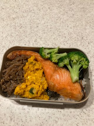 お弁当見せてください