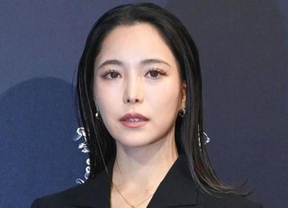 スキージャンプの高梨沙羅､Ｗ杯リレハンメル大会に向けて羽田空港から欧州へ出発