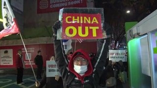 ｢中国は出ていけ！」韓国で“反中国デモ”拡大　デモ参加者から｢日本がうらやましい｣の声も