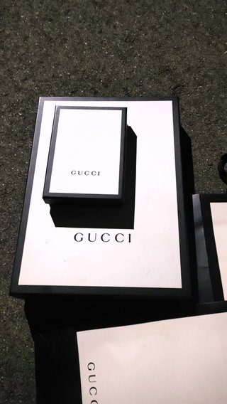 交差点で旦那の退院祝いに渡すプレゼント拾ったよ！！