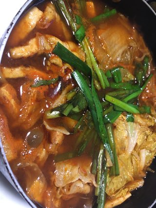 寒いから鍋にしようと思うのですが、皆さん欠かせない食材ってありますか？