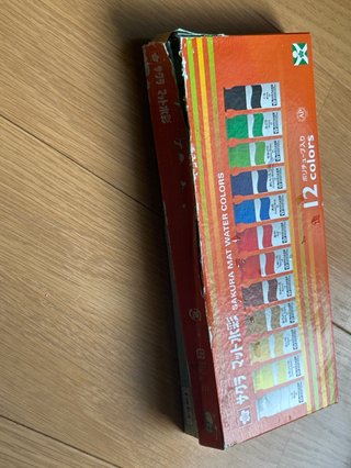 絵の具の箱濡れてしまった