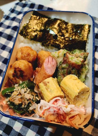 お弁当見せてください