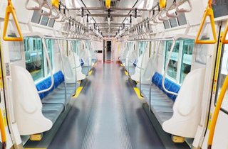 電車で男が視界に入ると気持ち悪くなって吐き気するのあたしだけ～？みんなはどう？