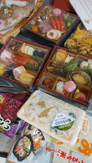 昨日の夜から一睡もせずにおせち作った😣