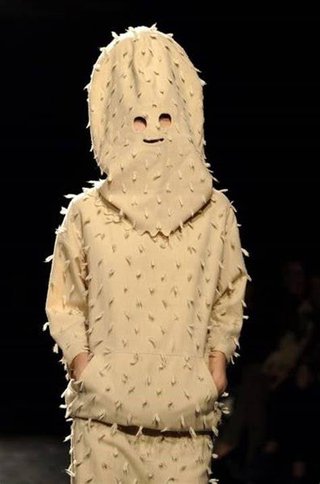 この服装、警察に呼び止められたのですが
