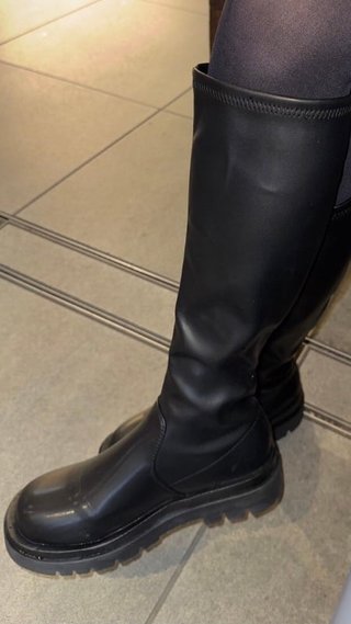 最近こういうブーツ流行ってるの？！