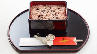 クレーマー｢卒業祝だからって3.11の給食に赤飯はおかしい」市教が赤飯2100食の廃棄を決定