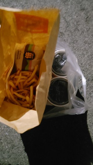 交差点でマクド拾ったよ！！