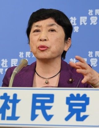 社民党「外国人の在留資格の更新は現在1万円なのに10倍の10万円になる法案が審議中｣
