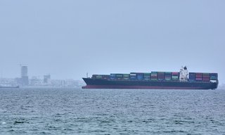 ホルムズ海峡で韓国の船舶が攻撃を受け爆発･火災