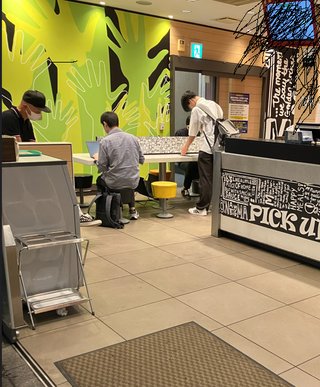 マクドナルドで男が視界に入ると気持ち悪くなるから個室にしてほしい