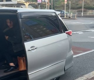 車は臭いし身体に悪いから乗るのやめてくれー