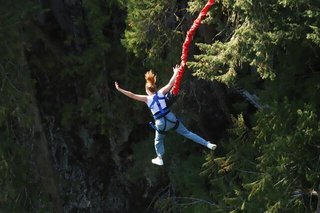｢ロープがついていない！」　ロープなしでバンジージャンプをさせられた女性が40m下に落下して死亡