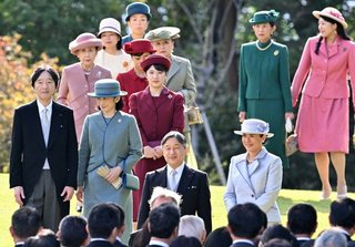旧宮家からの養子の子､男子なら皇位継承資格　皇室典範改正案で判明