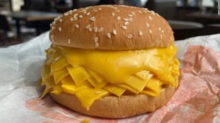 タイのバーガーキングがリアルチーズバーガー販売するが５日で中止した理由