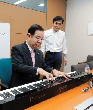 国民･玉木代表がピアノ弾き語り！ 共産･志位和夫氏とのセッション明かす