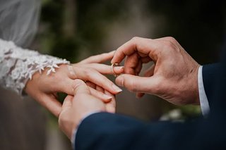 独身より既婚の方が幸せ？ 結婚で平均寿命が延びる傾向､男性で顕著