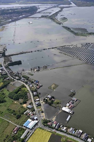 台風25号、13人死亡2人不明　発生1週間、4千世帯で停電続く