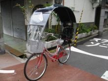 自転車で傘さし運転したら5万円以下の罰金