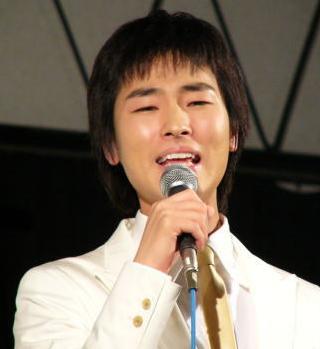 演歌歌手 山内恵介