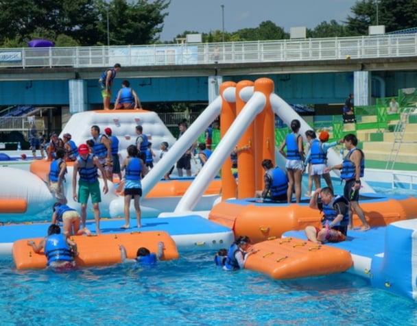 【としまえん】プールで救助の女児が死亡　浮き遊具の下に潜り込む　東京・練馬