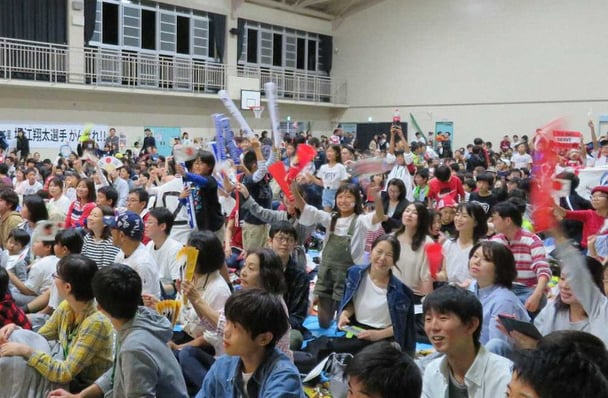 堀江は「うちの小学校の誇り」…母校応援会