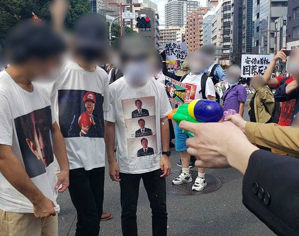 反対派、国葬会場前で安倍総理の顔写真を使い射的を開催…｢倫理観ズレすぎ｣｢ドン引き｣と批判殺到