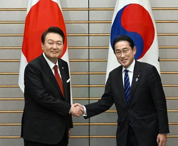 岸田首相「日韓通貨スワップ再開！他にも幅広い分野で韓国に協力していく！」