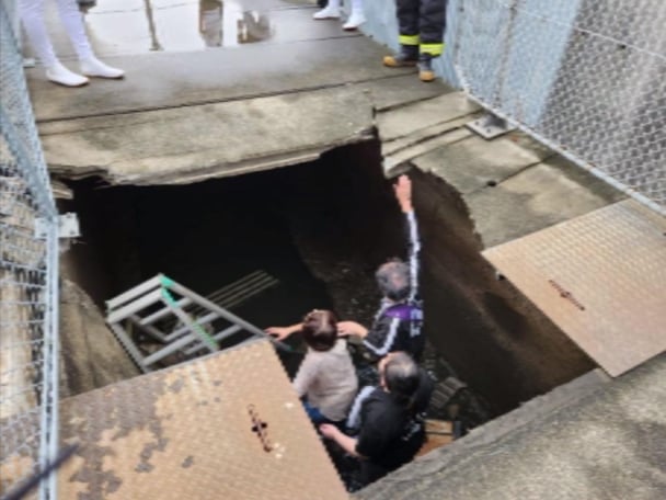 【大阪】泉大津市　だんじり祭りの最中、暗渠の蓋が割れ4人が落下
