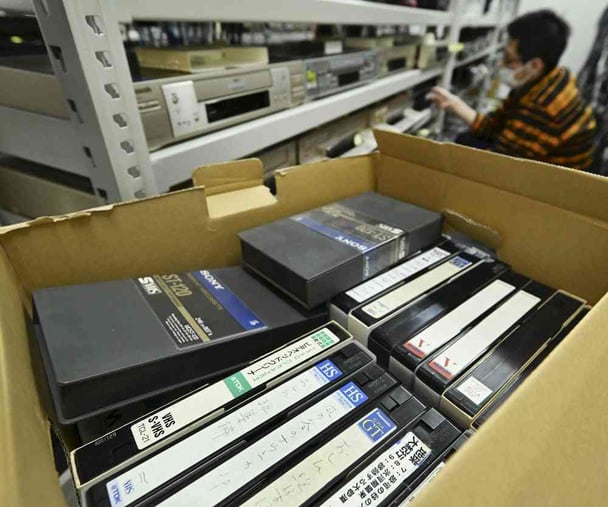 VHSデジタル化急げ…耐用年数20年、ダビング依頼年々増え「月8000本」店舗も