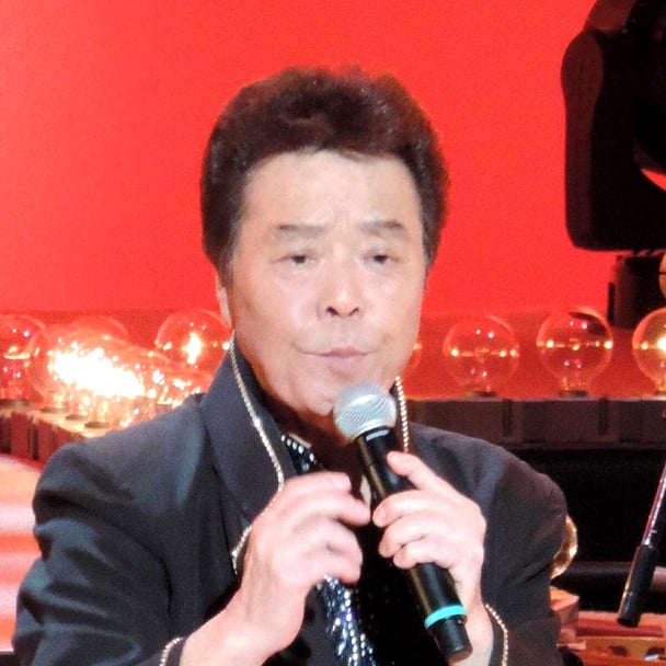 「炎」「旅の終りに」の演歌歌手・冠二郎さんが死去　79歳　心不全で　