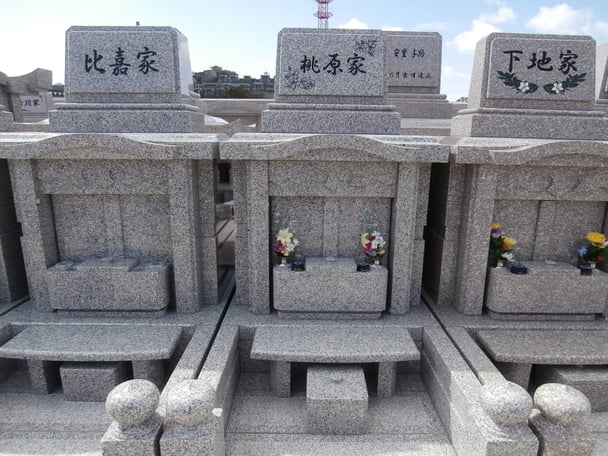 GACKT　沖縄の実家の墓でかすぎ！「もはや古墳レベル」　掃除に6人で4時間　もう、腕が上がらん