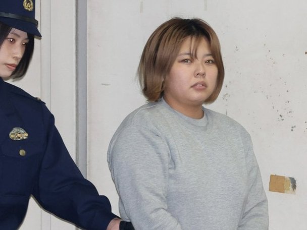 デブス女が詐欺で、は～い逮捕